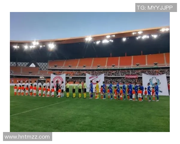 街头偶遇足球明星瞬间捕捉与球迷互动的温馨时刻